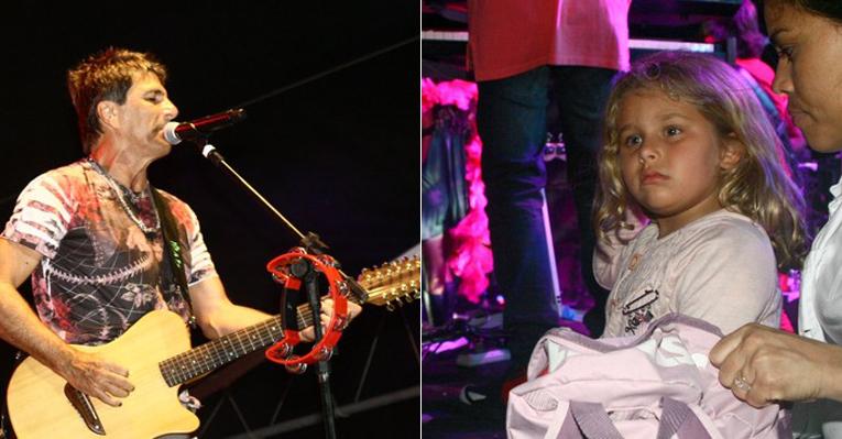 Com sua filha na plateia, Evandro Mesquita faz show com sua banda Blitz