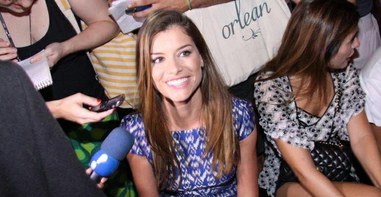 Alinne Moraes confere as novidades da moda no Fashion Rio