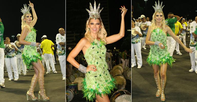 Antonia Fontenelle mostra samba no pé em ensaio da Mocidade Independente de Padre Miguel