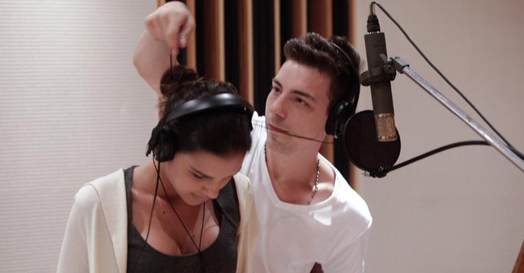 Veja mais fotos dos bastidores Mariana Rios e Di Ferrero no estúdio