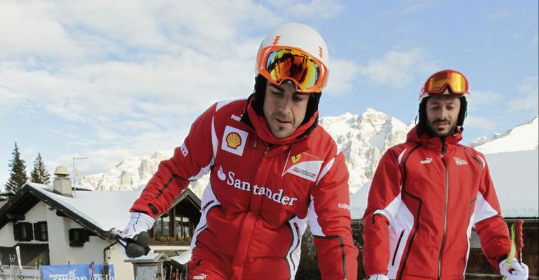 Fernando Alonso volta ao trabalho após divórcio