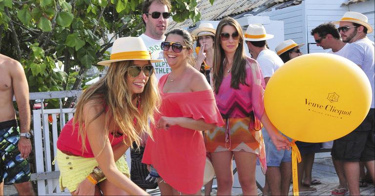 Mariana Weickert vai à festa em Florianópolis