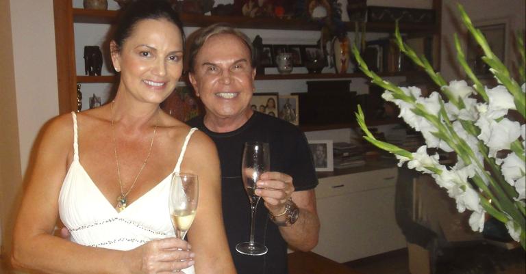 Luiza Brunet faz jantar para o promoter Lázaro Medeiros no Rio