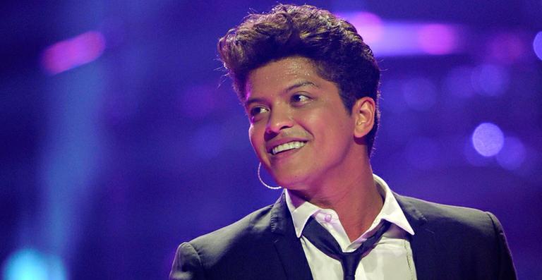 Bruno Mars teve intoxicação alimentar no Rio e quase não fez show