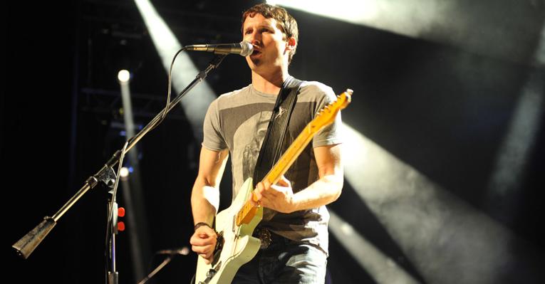 Animado, James Blunt empolga fãs em show paulista