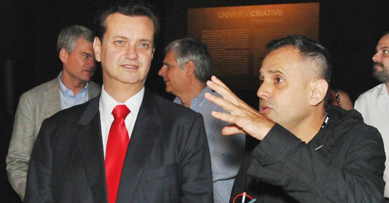 Gilberto Kassab confere desfile: ‘Não sou especialista, mas curto o clima’