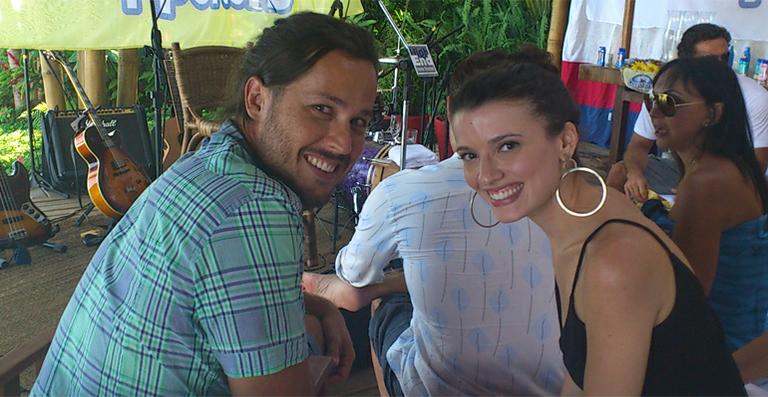 Júlia Fajardo e Roger Gobeth se encontram na Ilha de CARAS