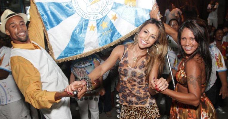 Sabrina Sato volta das férias animada para o carnaval