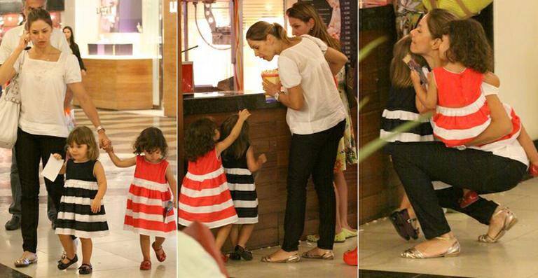 Bianca Rinaldi leva as gêmeas ao shopping