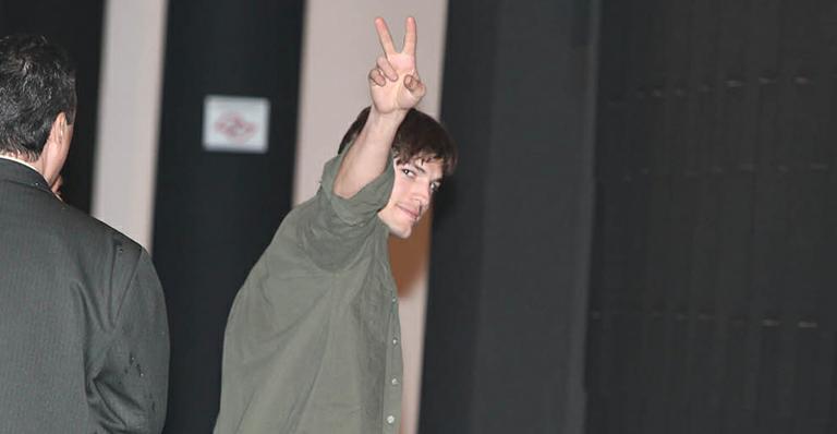 Ashton Kutcher assiste ao desfile da Colcci no SPFW