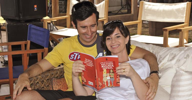 André Aguiar e Rosangela Ribeiro levam tema de livro ao teatro