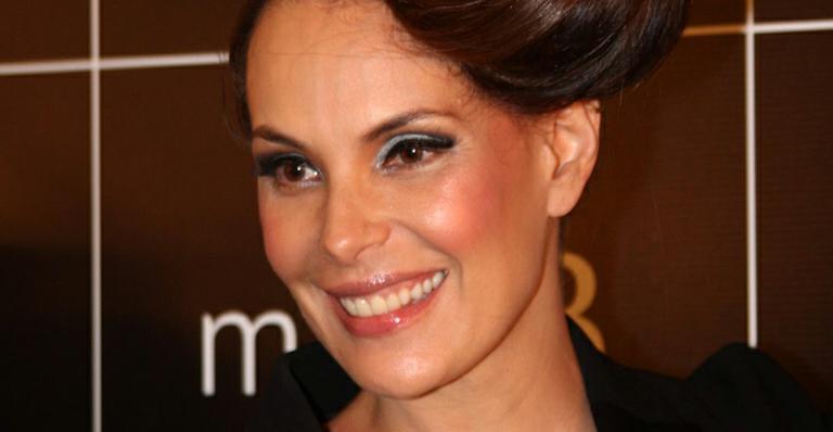 Carolina Ferraz estará em ‘Avenida Brasil’ com personagem cômico