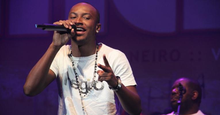 Exaltasamba recebe globais em show no Rio de Janeiro