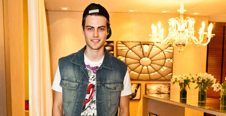 Matheus de David compara o mundo da moda em relação aos homens e às mulheres