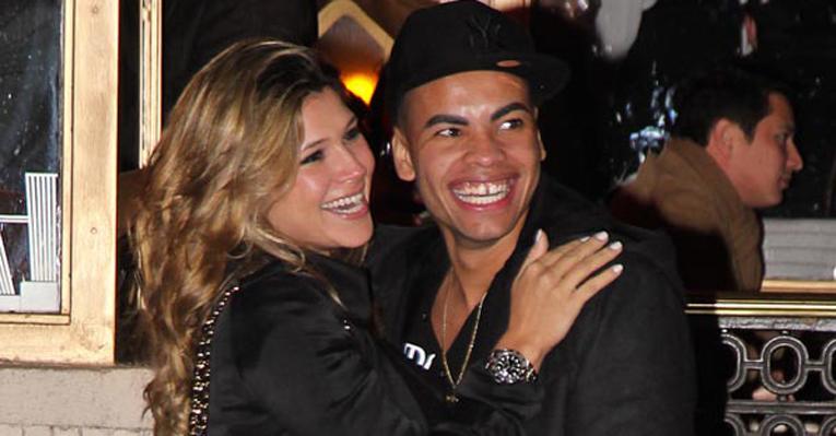 Dentinho e Danielle Souza estão esperando o primeiro filho