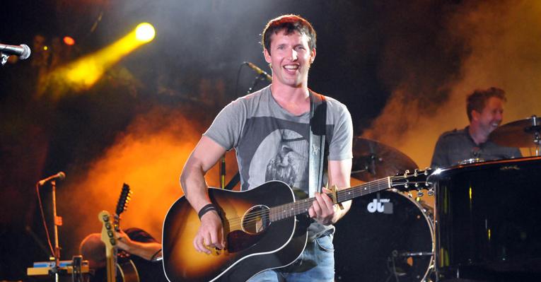 James Blunt vai para a galera e diz que público brasileiro é ‘maluco’