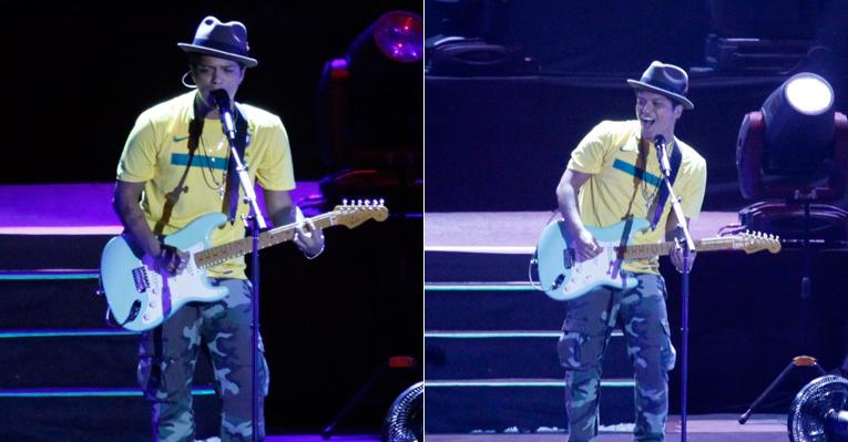Bruno Mars se apresentou no Rio com a camisa da seleção