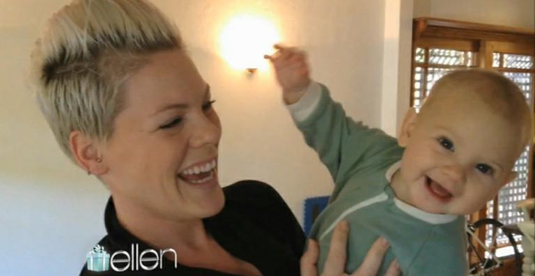 Pink mostra Willow em vídeo para o aniversário de Ellen DeGeneres