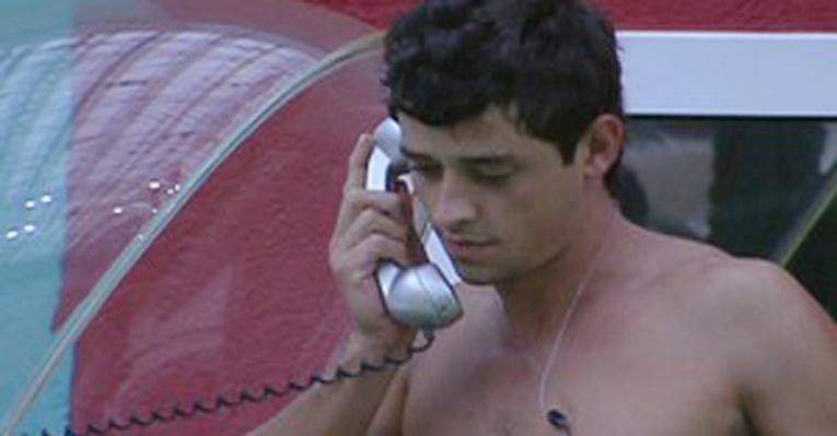 Big Fone toca pela primeira vez; Fael atende