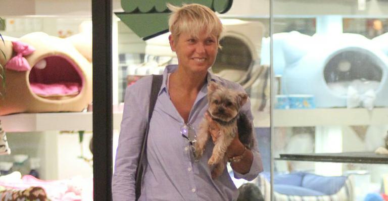 Dia de pet shop para Dudu, o yorkshire de Xuxa