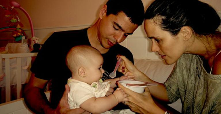 Fernanda Pontes festeja os 5 meses da filha, Malu