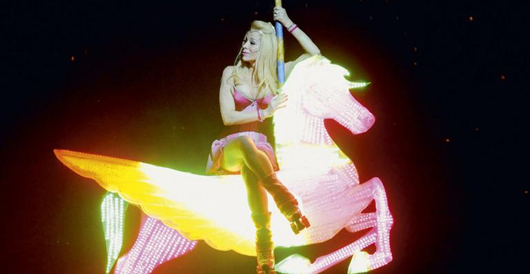 Após acidente, Danielle Winits voltará aos palcos com ‘Xanadu’