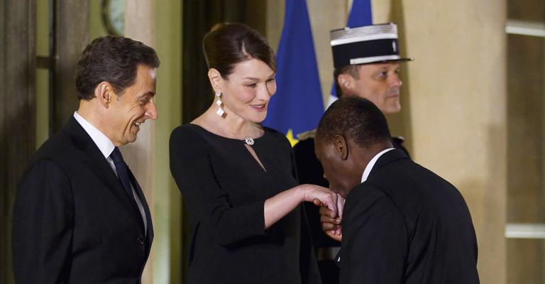 Carla Bruni e Nicolas Sarkozy: compromissos políticos