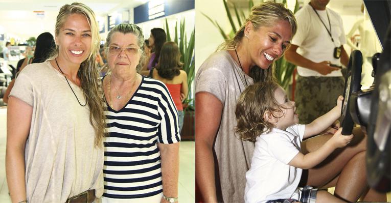 Adriane Galisteu curte família na praia