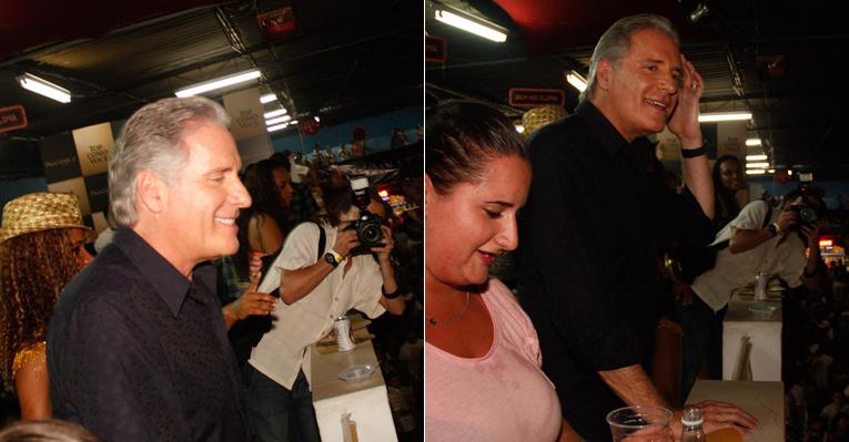 Roberto Justus participa de ensaio na Rosas de Ouro