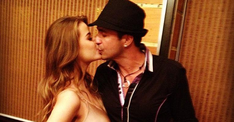 Latino comemora aniversário ao lado de Rayanne Morais