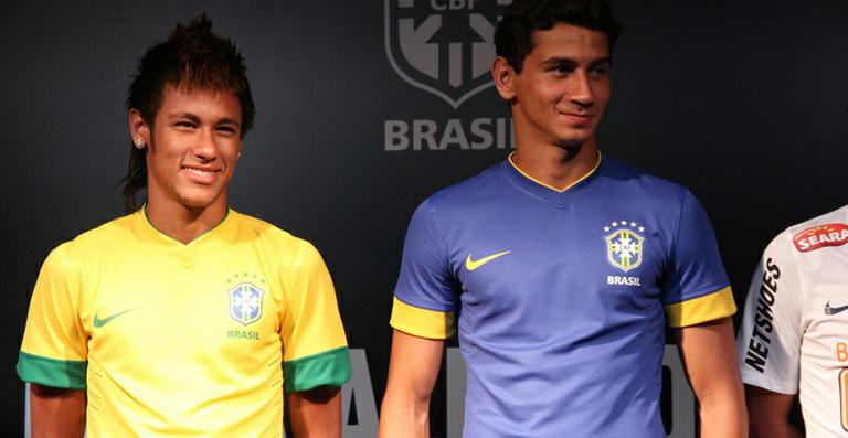 Neymar e Ganso lançam nova camisa da Seleção Brasileira