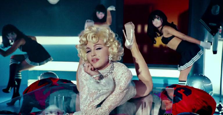 Madonna quebra seu próprio recorde em número de hits com ‘Give Me All Your Luvin’