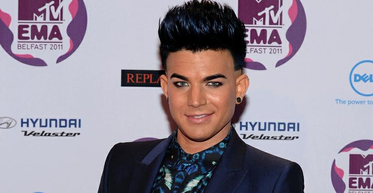 Adam Lambert nega que irá assumir os vocais do Queen