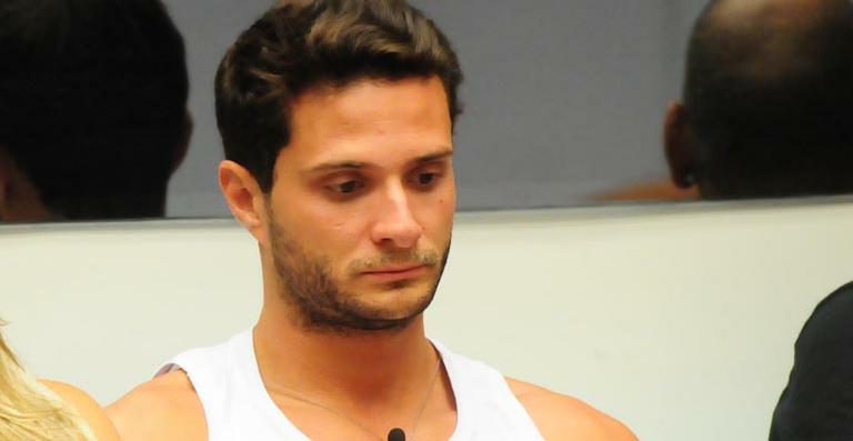 Emparedado, Ronaldo perde controle com outros integrantes do ‘BBB12’