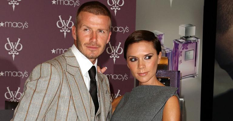 David Beckham posta foto engraçada e mostra que está nas mãos da mulher, Victoria Beckham, em nova foto