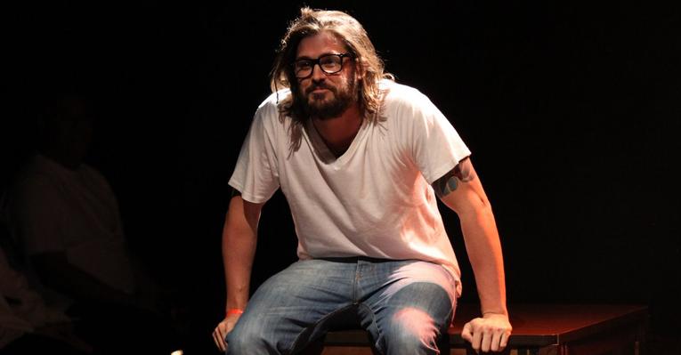 Dado Dolabella: visual ‘clean’ para novela ‘Máscaras’