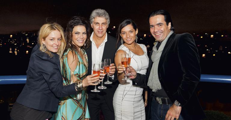 Gisele Fraga comemora com seu novo amor, Nelo, festa de aniversário