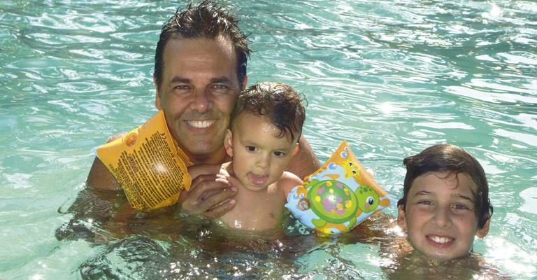 Marco Camargo viaja com a família em cruzeiro pelo nordeste