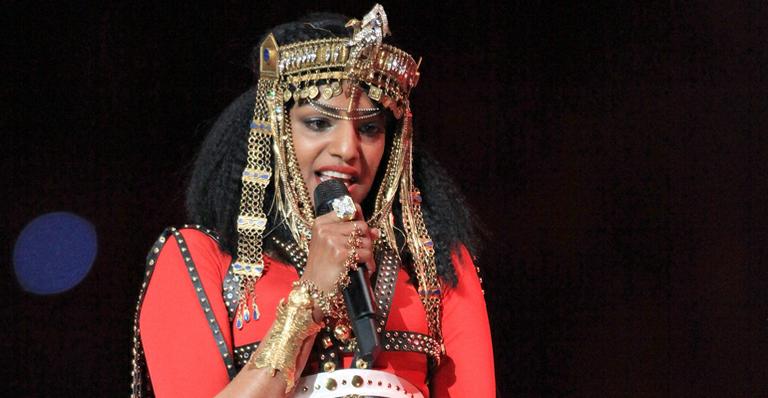 M.I.A. poderá pagar multa milionária por gesto obsceno no Super Bowl