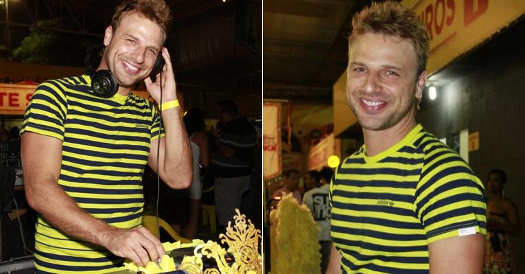 Cássio Reis comanda as picapes em quadra de escola de samba no Rio