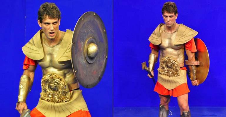 Ex-BBB Eliéser se transforma em rei de Atenas para a TV