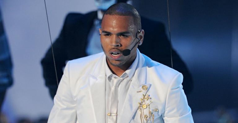 Chris Brown não quer dar entrevistas no tapete vermelho do Grammy, diz site