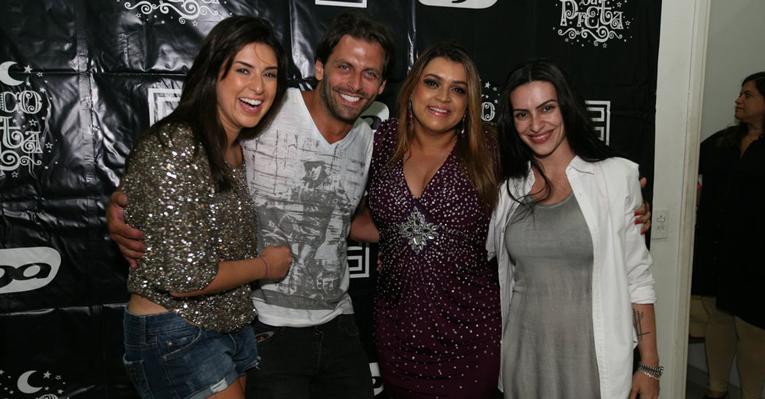 Atores se divertem ao som da cantora Preta Gil