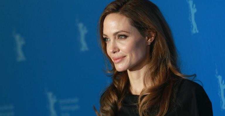 Diretora, Angelina Jolie lança filme em Berlim