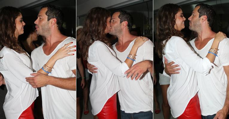 Sophie Charlotte e Malvino Salvador: beijos na quadra da Salgueiro