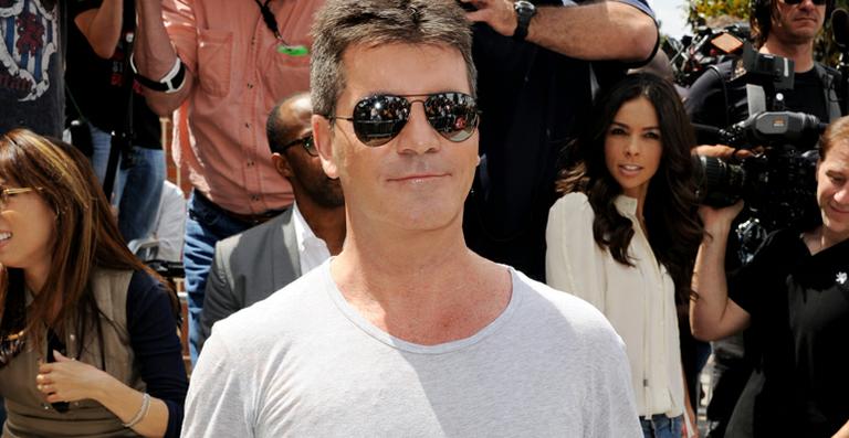 Simon Cowell confessa desejo de ter Whitney Houston em seu time de jurados