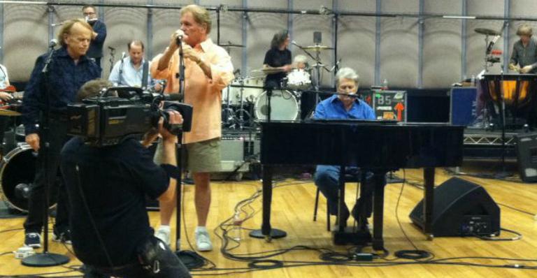 Beach Boys divulga foto de ensaio do show que fará no Grammy 2012