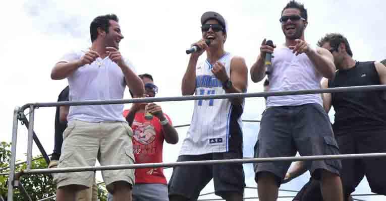 Caio Castro canta e dança ‘Ai, Se Eu Te Pego’