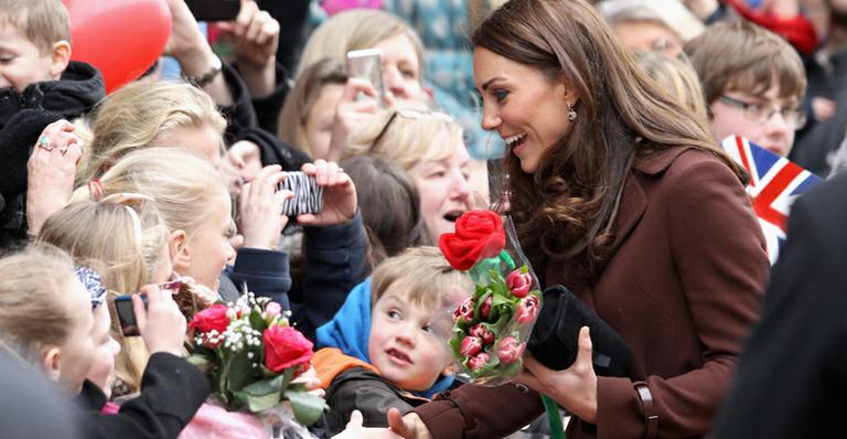 Dia dos Namorados de Kate Middleton ao lado de crianças