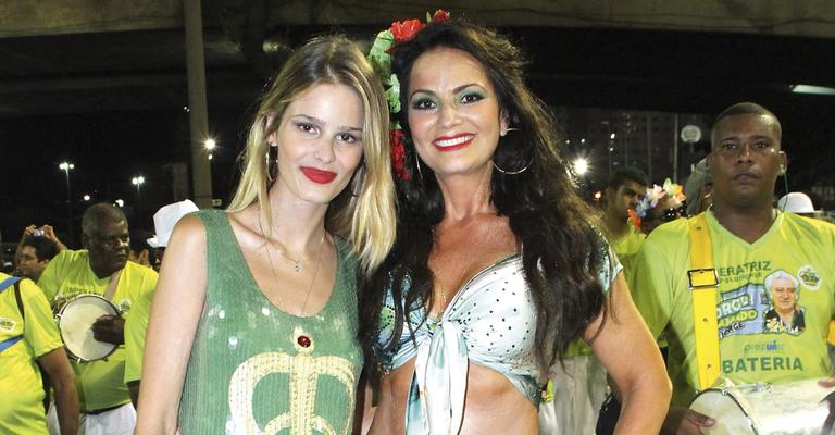 Carnaval: Yasmin Brunet e a mãe, Luiza em ensaio